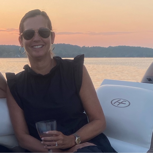 Meet your Posher, Tiffany - Picture 1 of 1